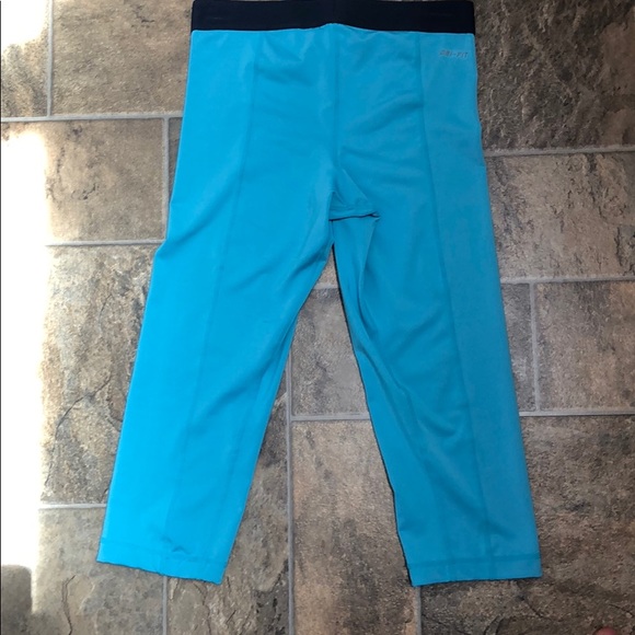 Nike Pro Crop Leggings - Picture 3 of 3